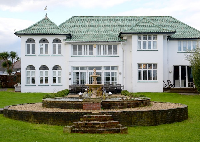 Art Deco House and fountain