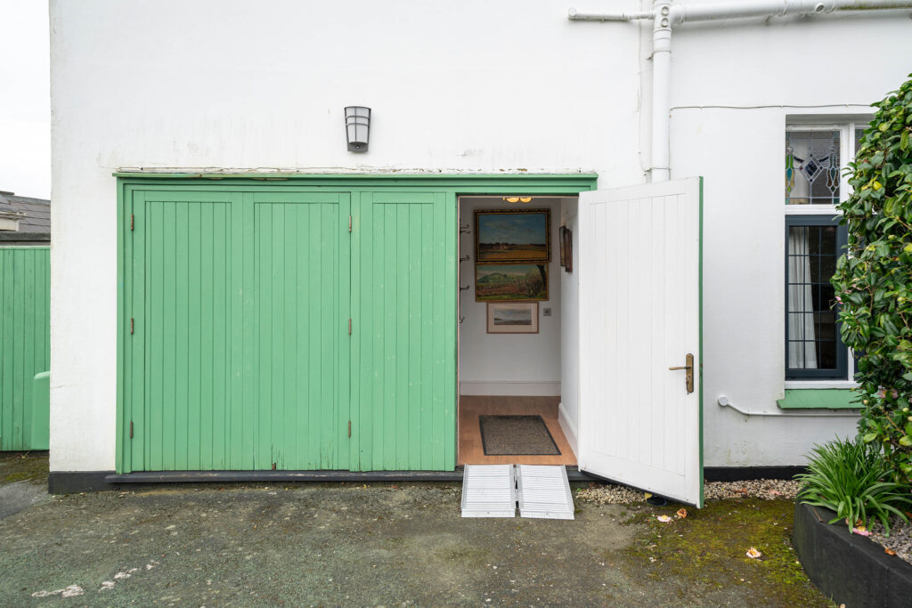 Mobility Bedroom5 wheelchair entrance Wheelchair entrance from outside